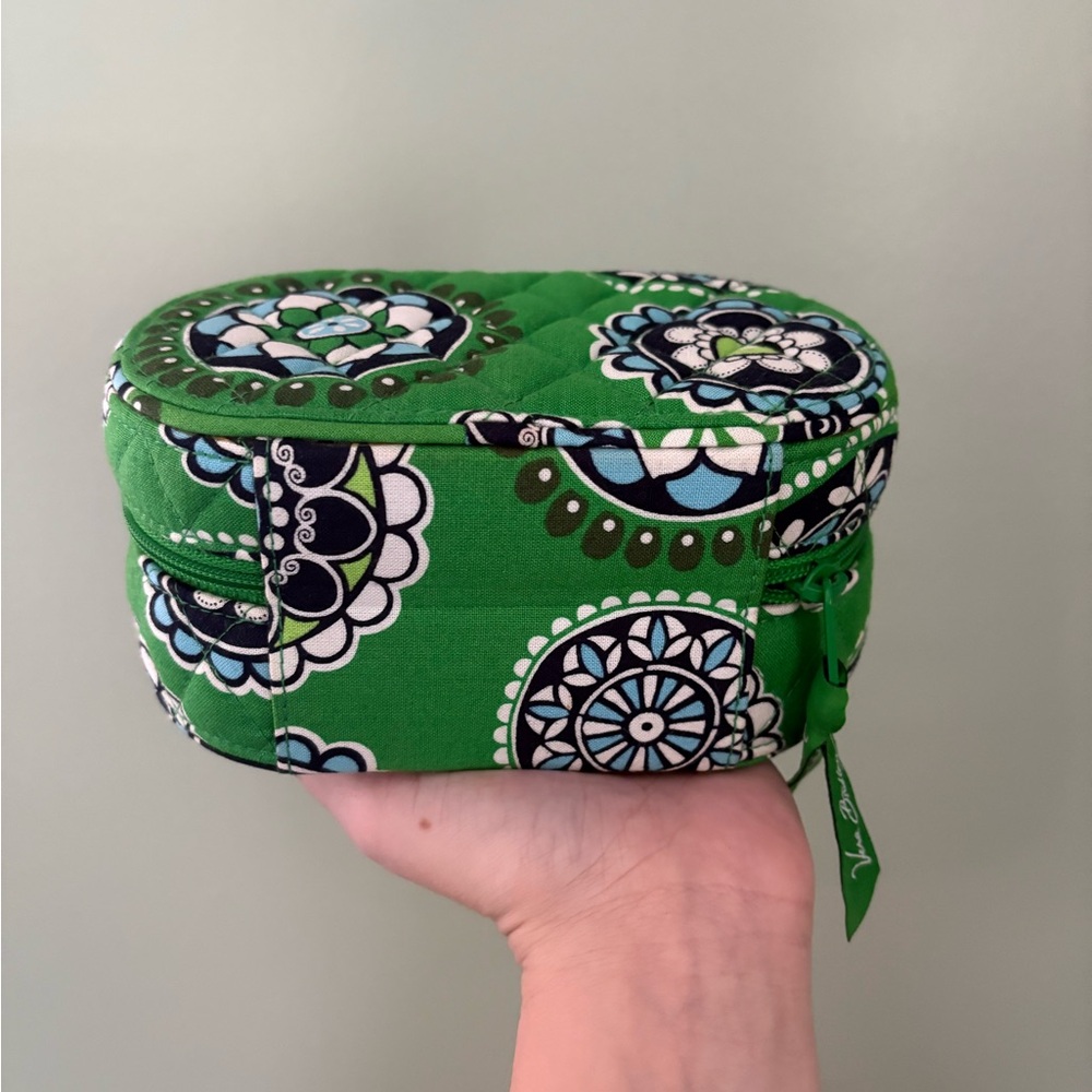 VERA BRADLEY Hard Travel Oval Jewelry Case Retired Pattern Cupcake Green Zip - Picture 4 of 4